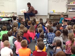 Paul Bunyan is Guest Reader in Kindergarten